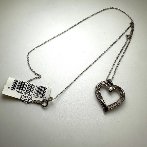 NWT 18" Macy's Sterling Silver heart necklace with 1/4ctw natural diamonds! - Picture 1 of 12